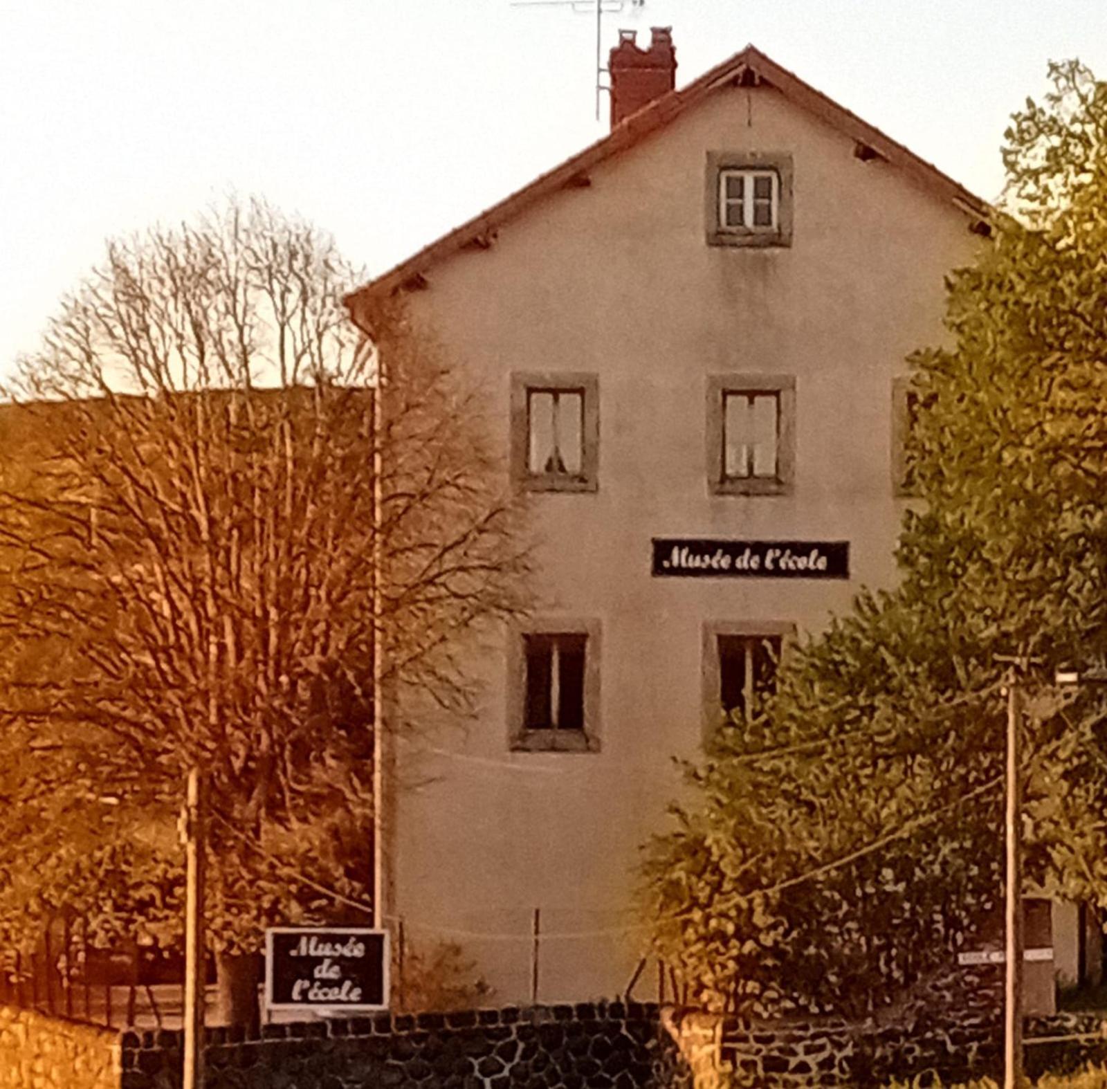 Gite Et Chambres D'Hotes Du Musee Ecole Le Monastier sur Gazeille 외부 사진